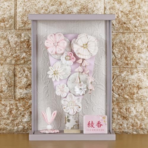 羽子板 初正月 ケース入り (7号 つまみ細工 フリル 羽子板飾り めい アクリルケース 入り)FUKUR8-193 ちりめん細工 日本製 コンパクト かわいい 可愛い インテリア おしゃれ 額飾り 壁掛け ミニサイズ お祝い