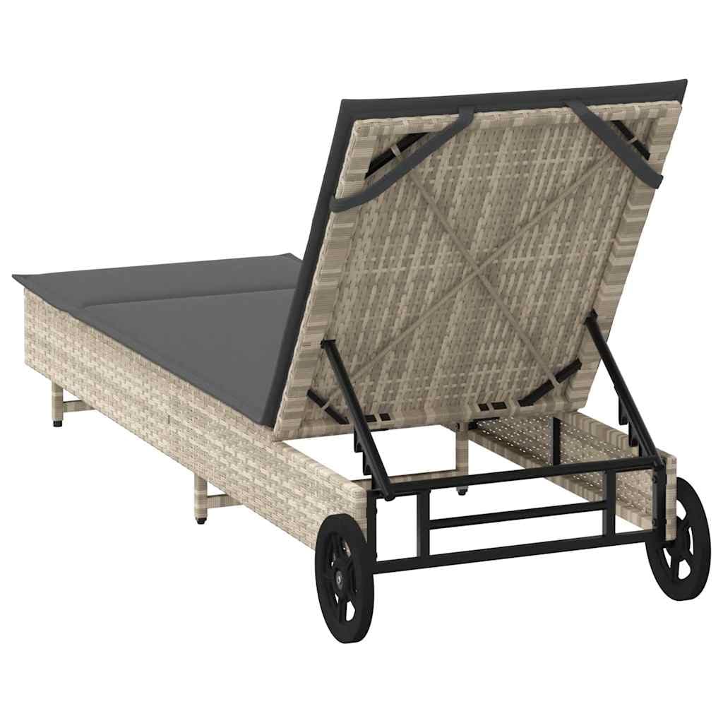 Lettino Prendisole con Ruote e Cuscino Polyrattan Grigio Chiaro Relax da Piscina con Schienale Regolabile 3 Posizioni Ruote per Giardino e Campeggio Resistente UV
