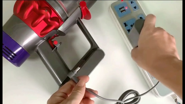 掃除機・クリーナー dyson click-in battery + charging stem Genuine Dyson ( click-in ) Battery + Charger for Dyson V11