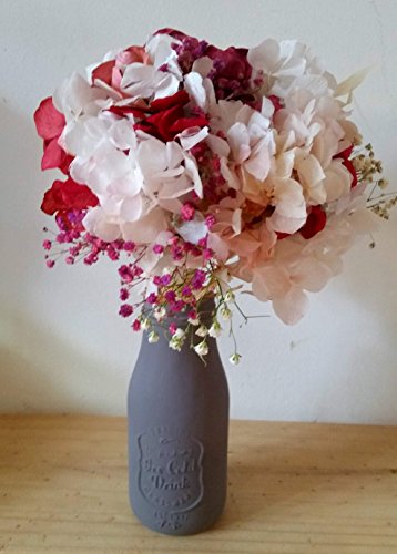 Ramito de hortensia y gardenia naturales preservadas en jarrón vintage.