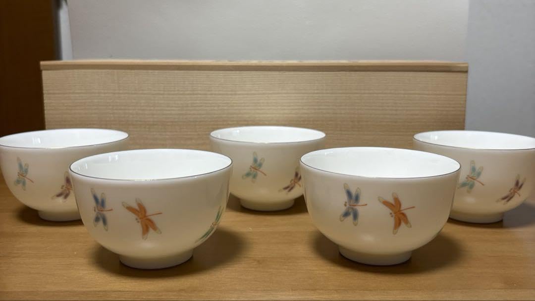 宮内庁御用達　深川製磁　トンボ柄　煎茶椀揃　湯呑み5客セット① 箱あり Amazon.co.jp: 宮内庁御用達 深川製磁 トンボ柄 煎茶椀揃 湯呑み5客