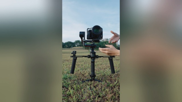 NEEWER Double poignée Compatible avec DJI RS4 RS4 Pro RS3 RS3 Pro RS2 RSC2 Ronin S SC, kit Double poignée avec 2 Mini Rails NATO, Pinces NATO à dégagement Rapide, filetages 6,35 mm et 9,5 mm, GA006