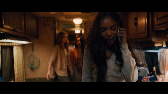 Don't Turn Out the Lights [Blu-ray]: Amazon.de: Jasper Cole, Bella DeLong,  Crystal Lake Evans, Andy Fickman, Jasper Cole, Bella DeLong: DVD & Blu-ray