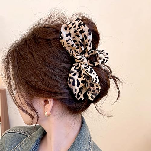 Pinces à cheveux léopard style décontracté pour sublimer vos chignons de bureau
