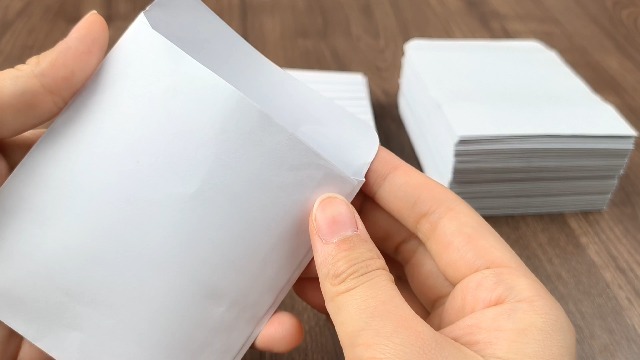 Amazon.com : Nezyo 200 Pcs Library Card Pockets Self Adhesive Backing Due  Date Cards Kits 3 x 5 Inch Include Book Checkout Sleeves and Business  Library Envelopes for Student Classroom Office CDs