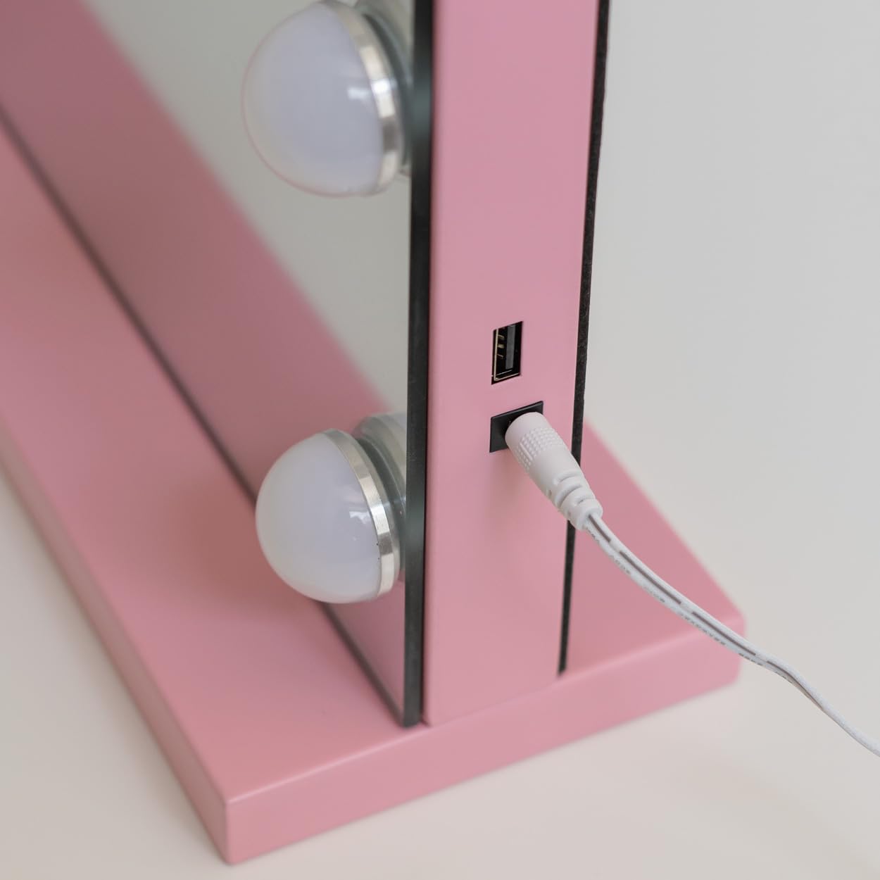 Flamingueo Espejo Maquillaje con Luz - 15 LED - 3 Modos de Luz - Intensidad Ajustable - Control Táctil - Puerto USB - Espejo con Aumento Incluido - Vanity Mirror - Rosa - 58x12x48cm