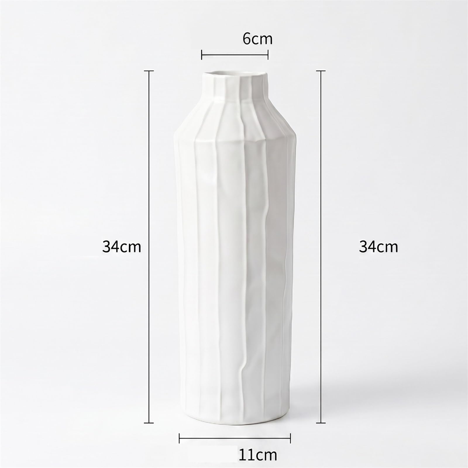 Minimalistyczny biały żebrowany wazon ceramiczny o wysokości 34 cm stół