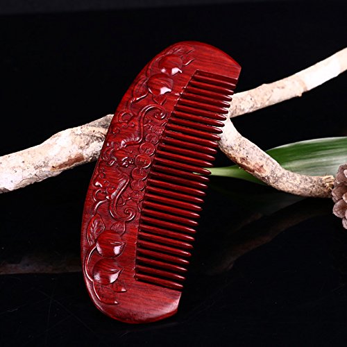 La haute qualité valve interne de l'antistatique peigne en bois de santal rouge