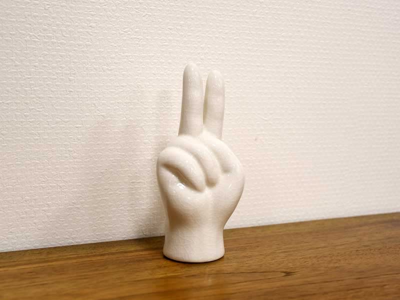 スカルハンドオブジェ　ピースサイン Amazon.co.jp: ハンドオブジェ ピース Peace 手の置物