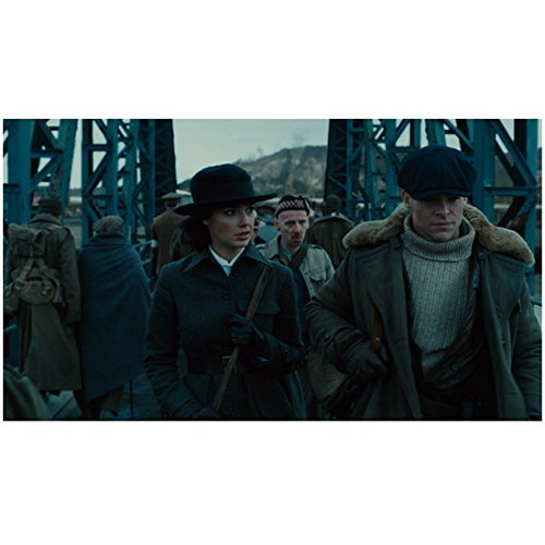 Gal Gadot 8 inch x 10 inch Photograph Looking Unsurely