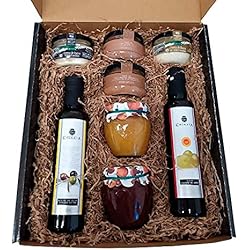 Cesta regalo gourmet con aceite oliva virgen extra, vinagre D.O. Jerez y patés de La Chinata, mermelada natural artesana naranja y miel y de fresa, cremas de queso de la Serena y queso de cabra Deliex