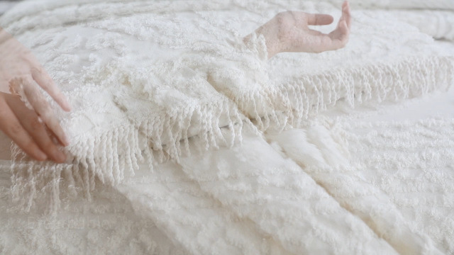 Amazon.com: Beatrice Home Fashions Medallion Chenille Bedspread