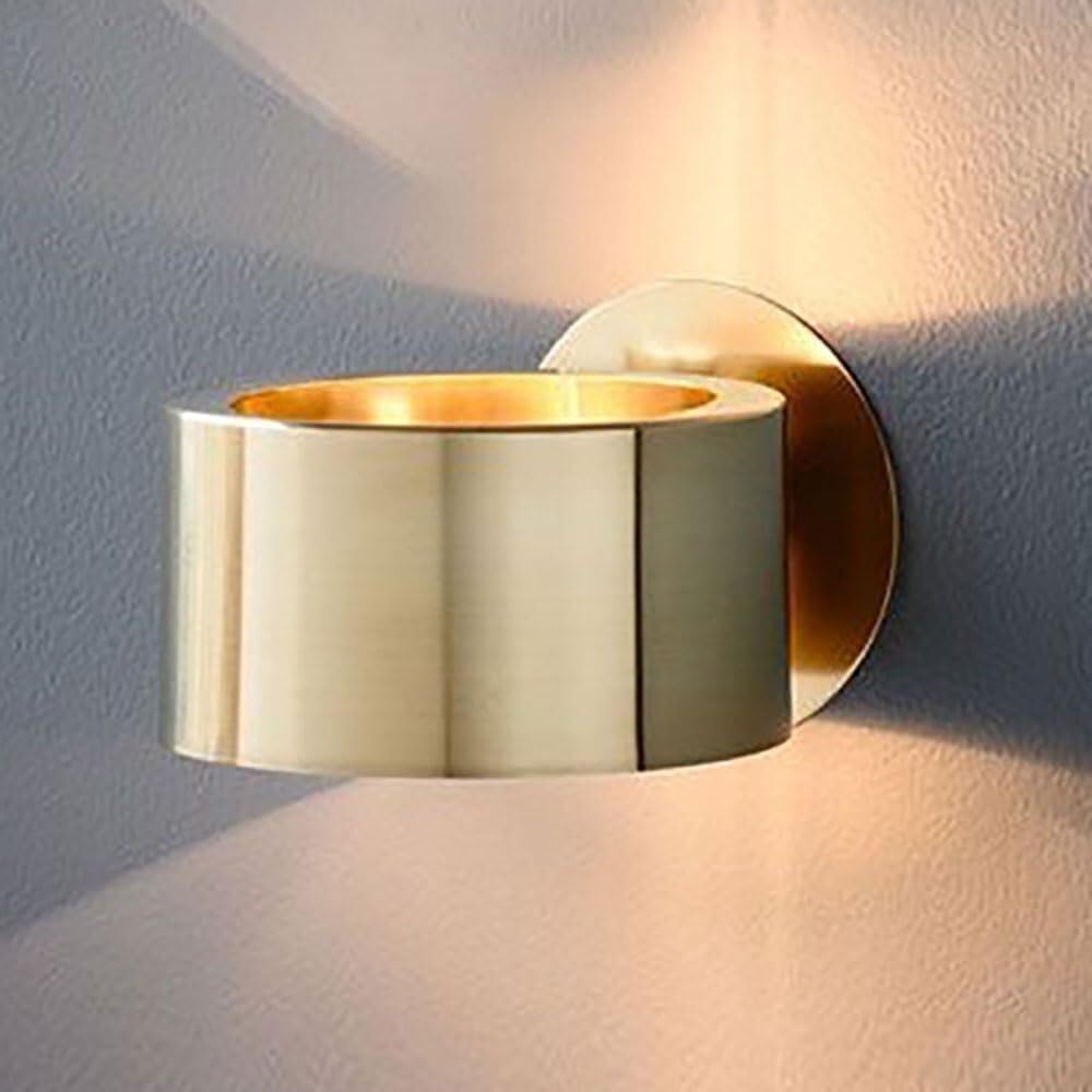 Lámpara de pared de metal redonda para crear ambientes cálidos en el salón