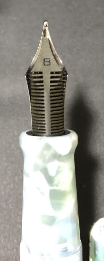 Amazon.co.jp: アウロラ 万年筆カレイドスコーピオ ルーチェヴェルデ