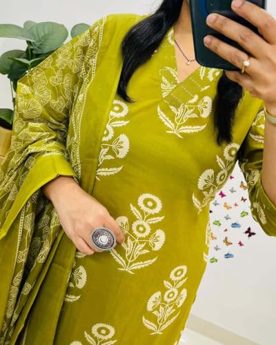 Image of Rangnavi Women's Floral Printed Stright Kurta with Pant & Dupatta Set | Kurta set