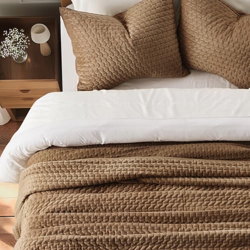 EverGrace Cross-Stitch Velvet Quilt Set, Queen Size, Tobacco Brown by EverGrace - Used condition - Image 3