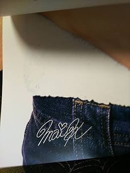 倉木麻衣サイン入り会場限定FC入会継続特典ポスター白ノースリーブ銀ネックレス笑顔 倉木麻衣サイン入り会場限定FC入会継続特典ポスター白