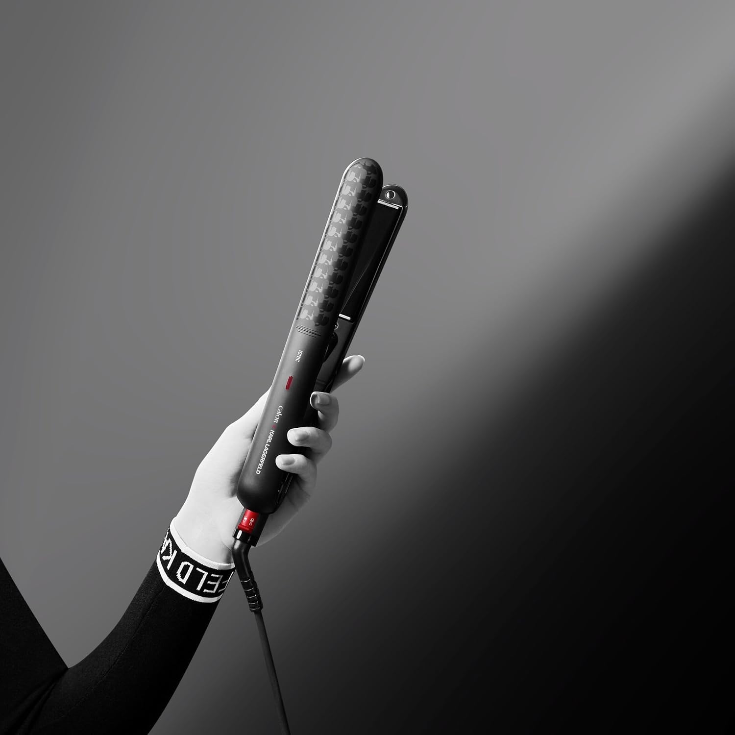 Rowenta x Karl Lagerfeld Optiliss Ionic, Plancha de pelo con revestimiento cerámico para un pelo suave, 10 temperaturas hasta 230º, alisado eficiente, rizos y ondas, negro, SF323L