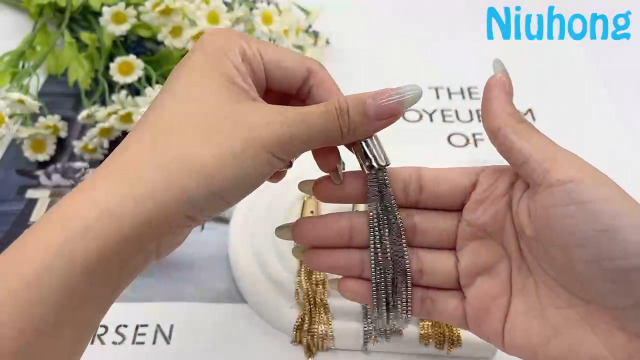 Baby Alpaca Keychain Niuhong 4 Pcs Nappe Pendenti Fascino Accessori Borse Pendenti Borsa Catena Nappa Borsa Squisita Metallo Gioielli Accessori Nappa Arte Artigianato Decorazione Fai Da Te Borsa Mestiere Monili Che Fanno - 10