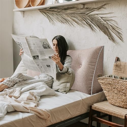 Coussin triangulaire de lit contre le mal de dos en lecture