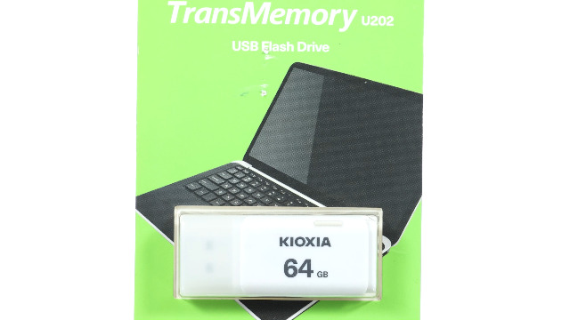 KIOXIA TransMemory U202 64GB USB Bellek – USB 2.0, Beyaz : Amazon