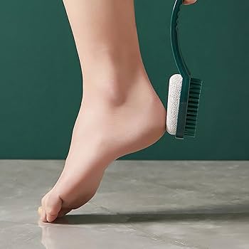 Amazon.co.jp: 足 ブラシ 軽石 両面タイプ 2in1 踵 角質取り