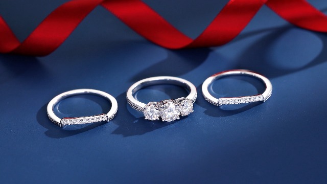 VAXOJEL Moissanite Rings for Women Wedding Set 2.3CTTW 3 Stone