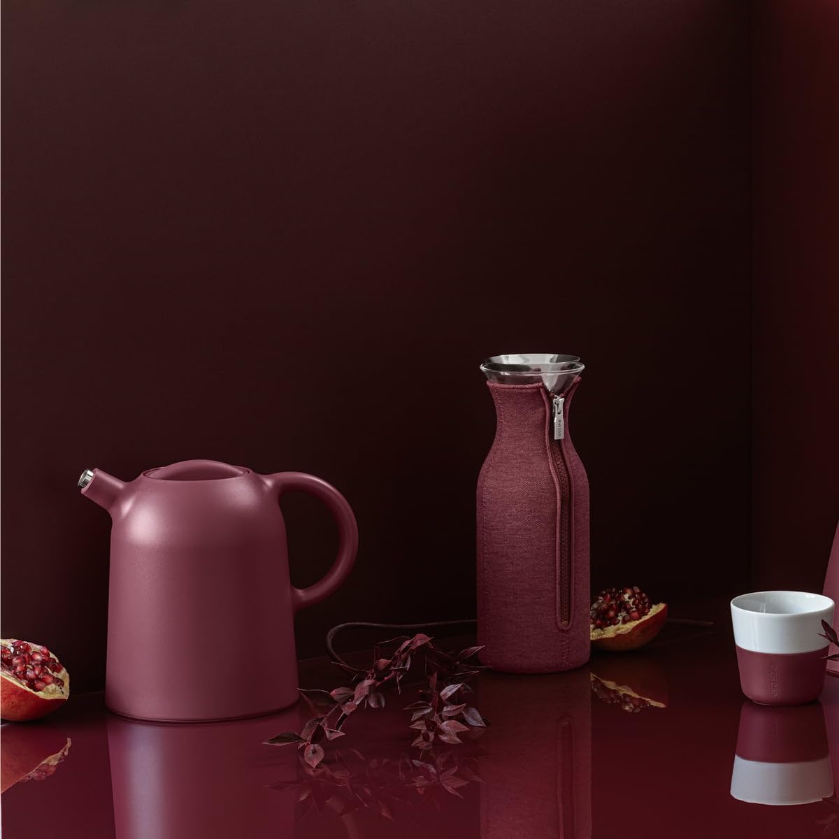 EVA SOLO – Kühlschrankkaraffe | skandinavisches Design | 1 Liter - 1.0l| Borrosilikat-Glas, Edelstahl, Silikon | spülmaschinenfest | 100% tropffrei | Black Woven