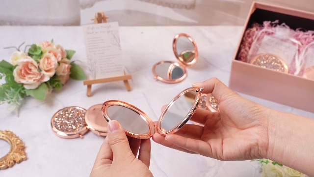 Espejo compacto doble cara con brillantina rosa gold miniatura 7
