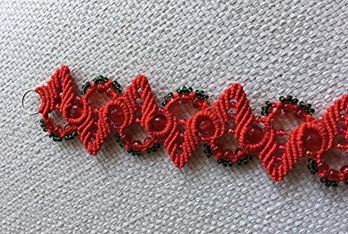 Pulsera macrame roja hojas Navidad hecha a mano con rocallas y cuentas cristal a juego Mide aproximadamente 18 cm de largo