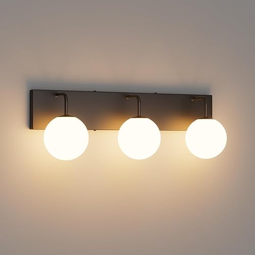 Tipace Lámparas de tocador de baño modernas de 3 luces negras sobre el espejo, luces de tocador de mediados de siglo con globo de vidrio blanco