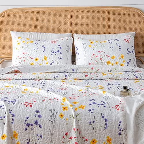 great bay HOME Marianne Collection 3 Piece Quilt Set with Shams. Reversible Floral Bedspread Coverlet. Machine Washable. (Twin, Multi)