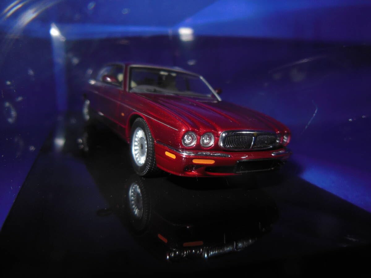 Amazon | 1/43 AUTOART ジャガー JAGUAR XJ8 X308 カーニバルレッド