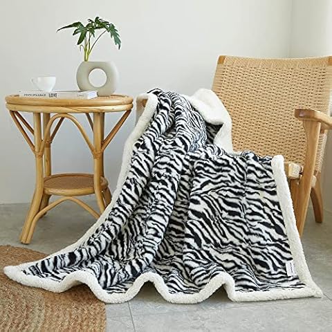 XeGe Sherpa Fluffy Throw Blanket, Thick Soft Faux Fur Fleece Throw, Warm 127x152cm Zebra Print Furry Bed Blanket, Cosy Microfiber Double Fuzzy Blanket Throw for Sofa Couch Office, Zebra Print Black Cover
