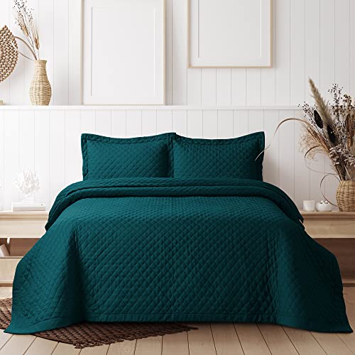 Tribeca Living Brisbane Oversized Queen Quilt Bedding Set, Solid 3-Piece Quilted Bedspread Coverlet with Matching Pillow Shams, Super Soft, Fade and Wrinkle Resistant Quilts, Peacock