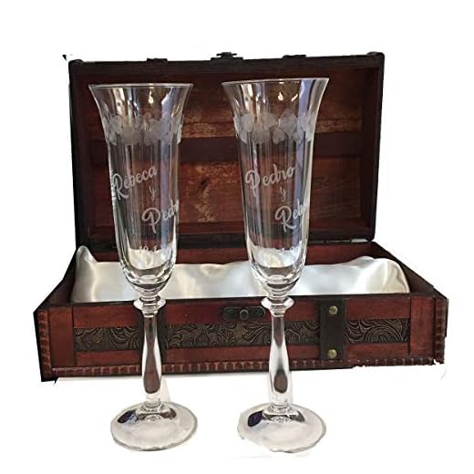 Copas para boda con corazones tallados, GRABADAS personalizadas con nombre y fecha (Presentación en Baúl)