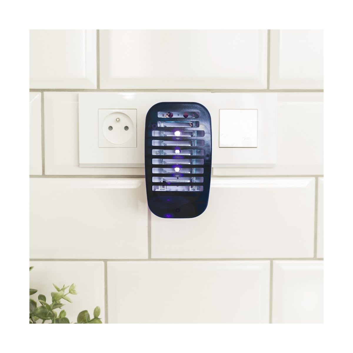 Livoo - Gniazdo antyowadowe DOM419-3 LED, 10m², do użytku wewnętrznego