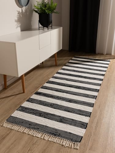 benuta Basic Baumwollteppich Tom - Schwarz/Creme 80x300 cm - Handgewebter Wohnzimmer Teppich - 100{085e316c87bf3377816205ab21acfeb533f90c69fadec234870c9f0c1f031f7e} Recycelte Baumwolle - Für Fußbodenheizung geeignet benuta Basic Baumwollteppich Tom - Schwarz/Creme 80x300 cm - Handgewebter Wohnzimmer Teppich - 100{085e316c87bf3377816205ab21acfeb533f90c69fadec234870c9f0c1f031f7e} Recycelte Baumwolle - Für Fußbodenheizung geeignet
