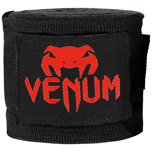 Vendas de boxeo Venum mostrando el logo en rojo sobre fondo negro