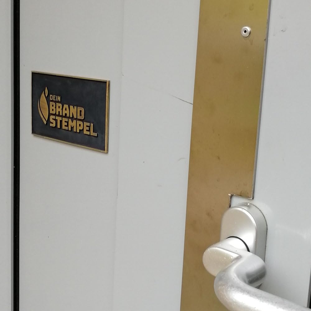 personalisiertes Türschild, Namensschild, Klingelschild aus massivem gefrästem Messing in sandgestrahlter Ausfertigung - extra tiefe Gravur in 60 x 100 mm (*)