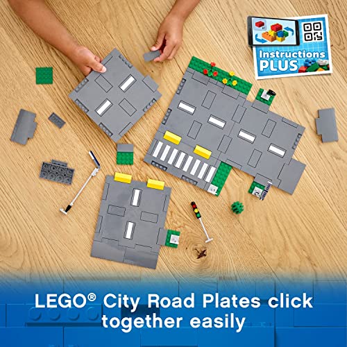 LEGO 60304 City Intersection à Assembler, Jeu Construction Ville avec Panneaux et Routes à imbriquer pour garçon ou Fille (Lot de 2)