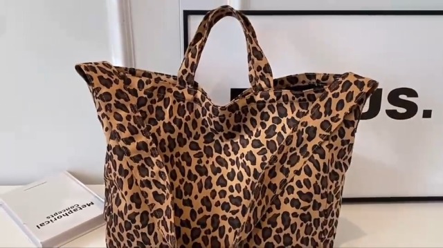 Bolso tote con estampado de leopardo para mujer miniatura 7