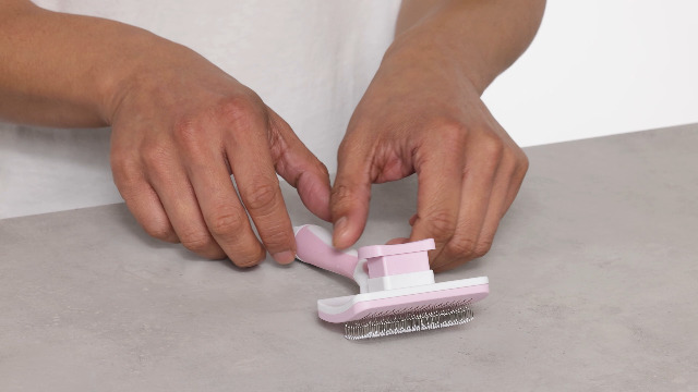 Spazzola Per Cani E Gatti Vinabo - Autopulente, Con Pulsante, Per Pelo Lungo E Corto