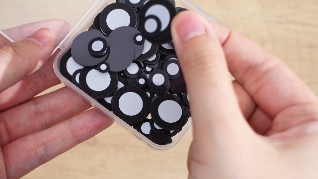 Image of Kingdder 300 Pcs 3D Magnetic Tracking Dot for Scanner Scanning Reference Point Marker Diffuse Reflection Positioning Targets for 3D Scanning (Inner 3.0 /6.0 /12.0 mm Outer 6 /10 /19 mm)