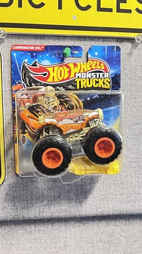 Hot Wheels 2023 Monster Trucks 1:64 Diecast Truck with Connect and Crash Car: Freestyle Wreckers #3/11 Gotta Dump