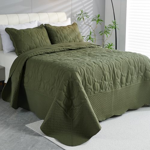 Image of EVENHUG Oversized King Quilt California King Size Lightweight Bedding Set Reversible Bedspread Coverlets for All Seasons 3 Piece (Olive Green 120 inchx120 inch)