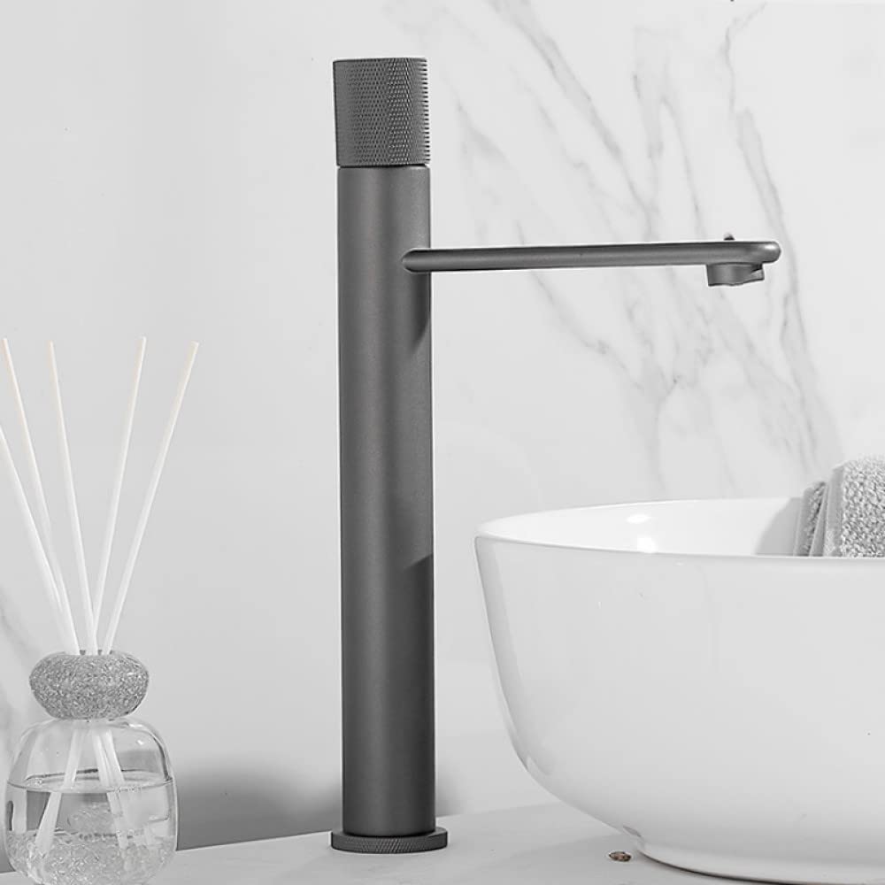 Grifo mezclador de agua fría y caliente Grifo de lavabo de latón montado en la cubierta del inodoro Grifo de lavabo de latón de alto rociado corto mate Grifo de lavado de lavabo de una sola