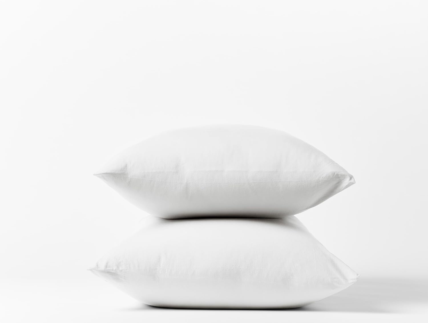 Coyuchi Crinkled Percale Pillowcase Set of 2 – 100% GOTS Certified Organic Cotton, Soft & Cool Standard Pillowcases, Breathable Medium Weight Cotton (Alpine White)