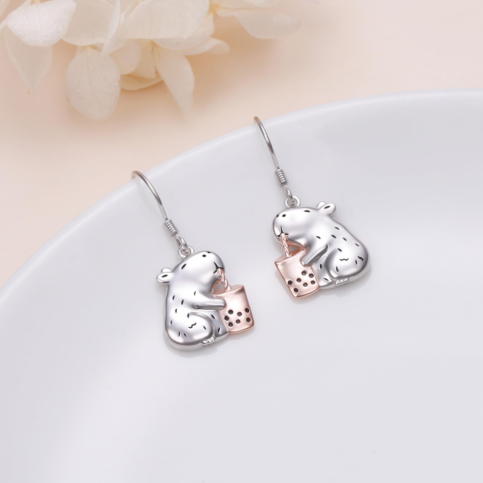 Flyow Capybara Schmuck Set 925 Sterling Silber Niedliche Bubble Tee Capybara Ohrringe und Halskette Hypoallergenic Tier Schmuck Geschenke für Mädchen Damen