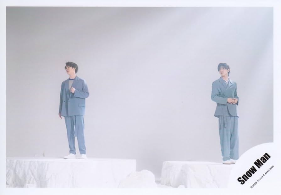 Amazon.co.jp: Snow Man 公式 生 写真（渡辺翔太・目黒蓮）SM02447